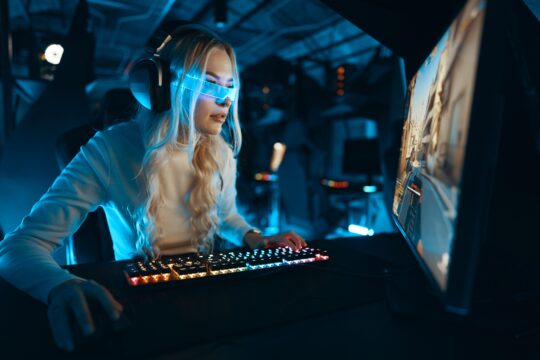Blondea plays cyber games. Virtual style.